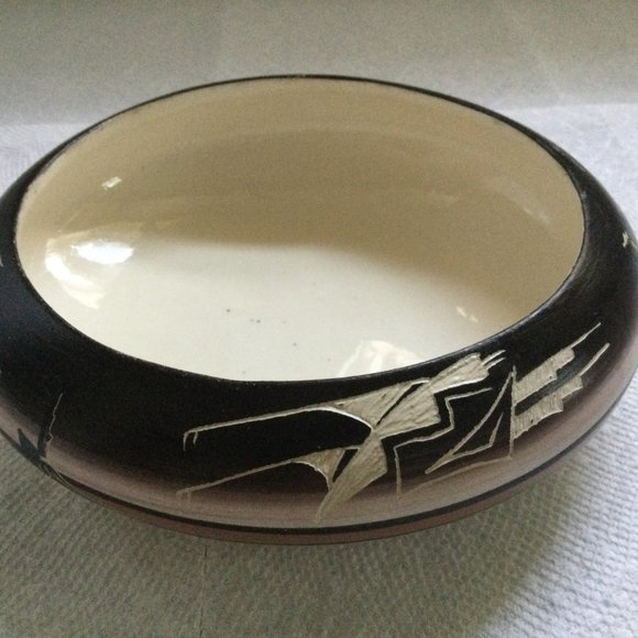 Hozoni pottery bowl hand-painted by Native American artist signed - Picture 4 of 7
